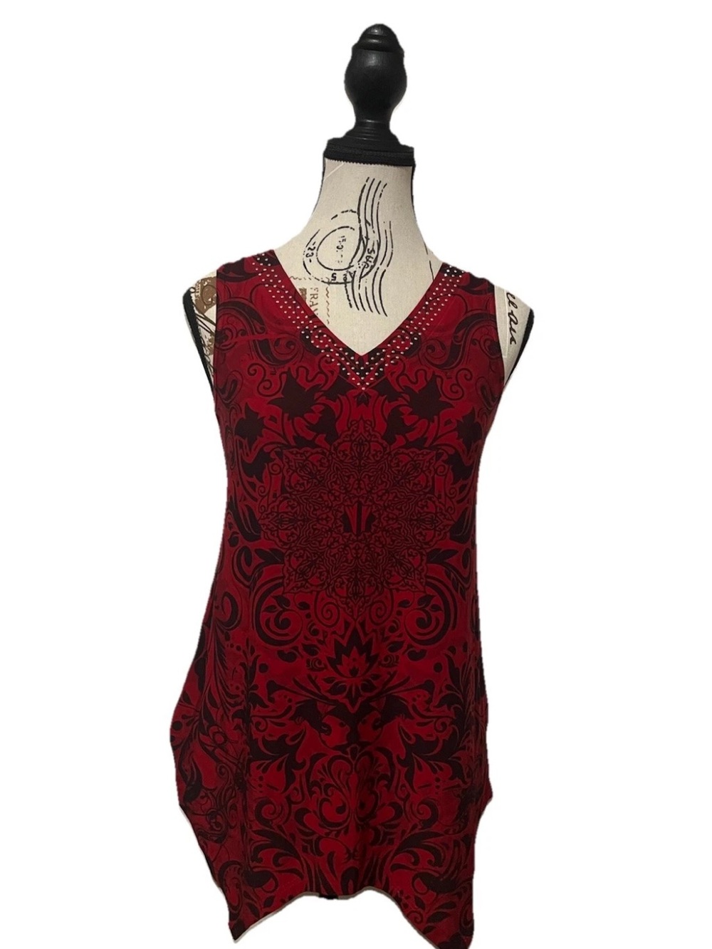 Lavish Brand Small Women’s Tank Top Red Black Floral Scoop Neck.